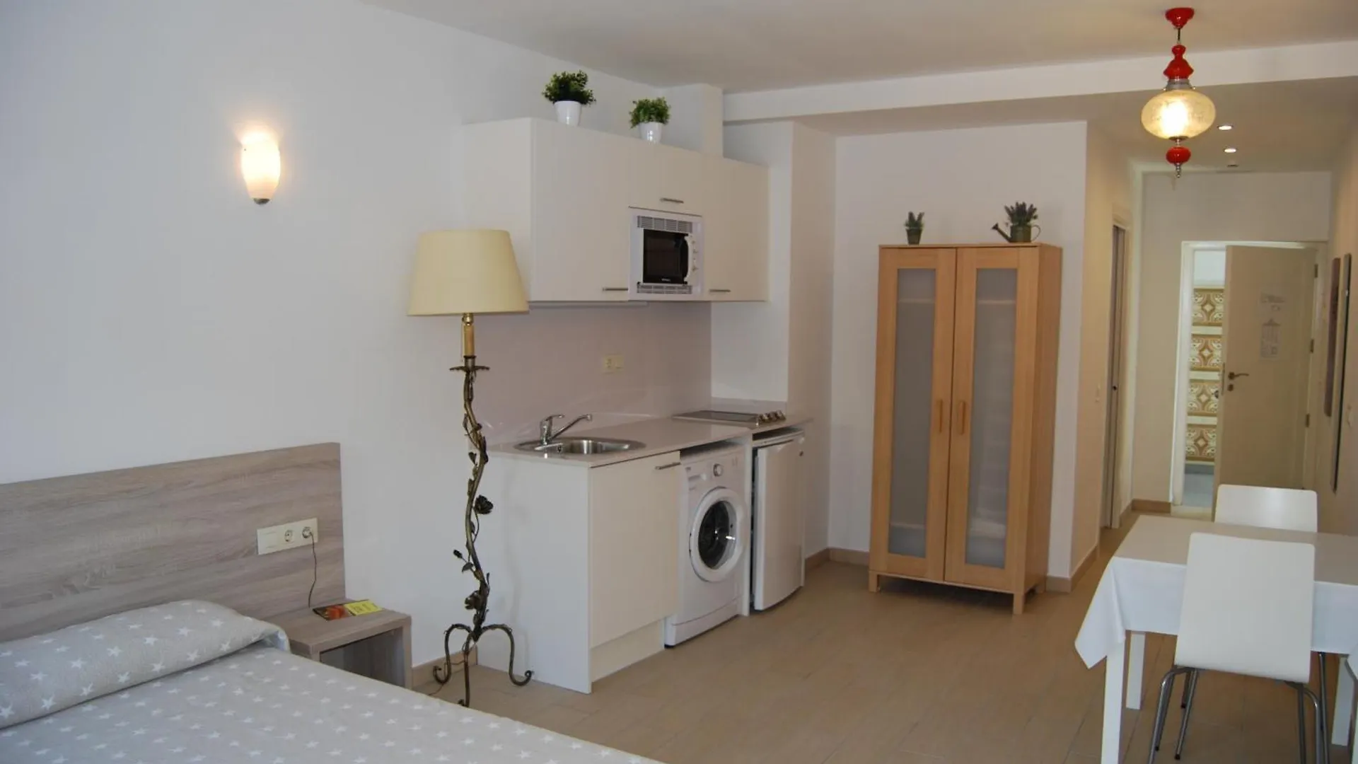 Apartaments Fonda Comerc Torroella de Montgrí 0*,  España